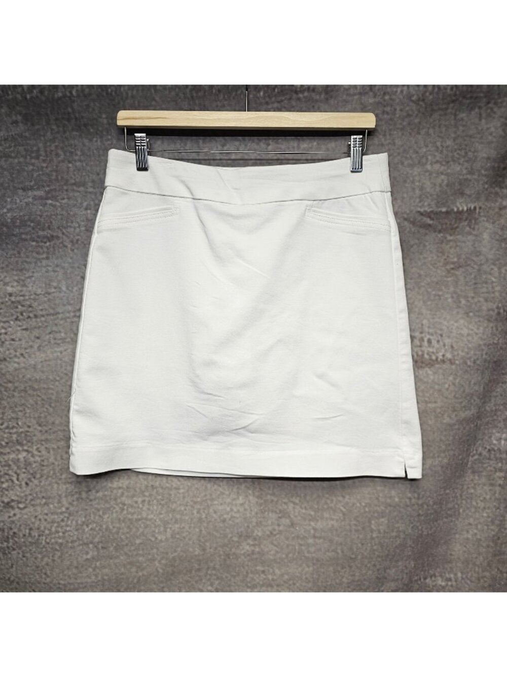 CROFT & BARROW 8 REG WHITE IVORY THE EFFORTLESS STRETCH FAUX POCKET SKORT